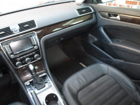 Used 2015 Volkswagen Passat TDI SEL Premium image 19