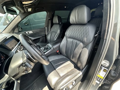 Used 2022 BMW X7 M50i image 10