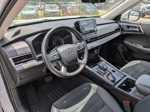 Used 2024 Mitsubishi Outlander SE image 13