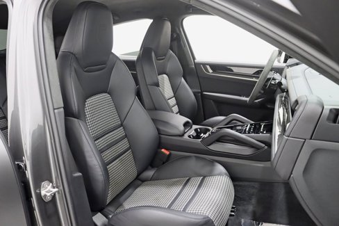 Used 2024 Porsche Cayenne S image 33