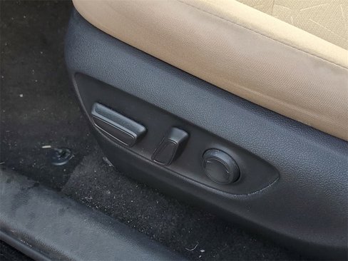 Used 2022 Toyota RAV4 XLE image 11