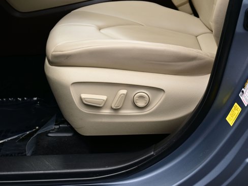 Used 2022 Toyota Highlander XLE image 11