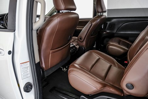 Used 2020 Toyota Sienna Limited Premium image 28