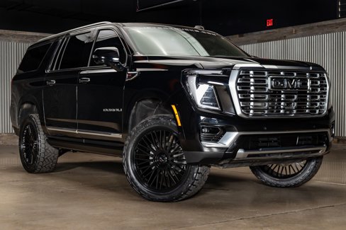 Used 2025 GMC Yukon XL Denali image 1