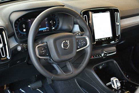 Used 2024 Volvo XC40 B5 Plus image 38