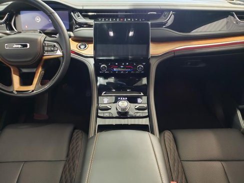 New 2025 Jeep Grand Cherokee L Summit image 9