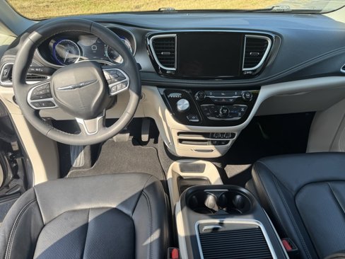 Used 2022 Chrysler Pacifica Touring-L image 28