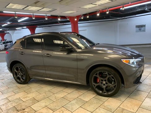 Used 2023 Alfa Romeo Stelvio Veloce image 9