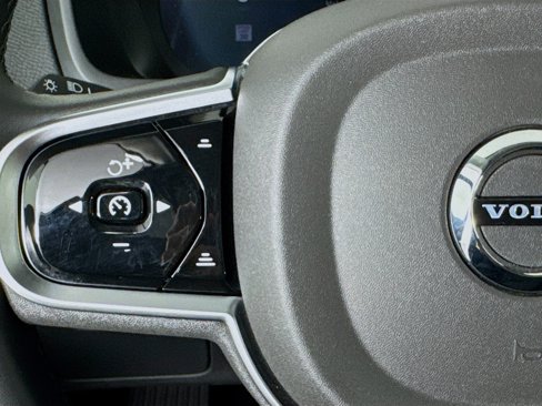 Used 2025 Volvo XC90 B6 Plus image 13