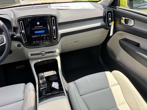 New 2026 Volvo XC40 B5 Ultra w/ Protection Package Premier image 31