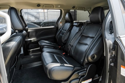 Used 2019 Toyota Sienna SE image 33