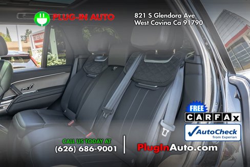 Used 2025 Land Rover Range Rover SV image 15