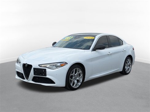 Used 2021 Alfa Romeo Giulia Ti image 5