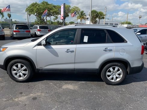 Used 2013 Kia Sorento LX w/ Convenience Pkg image 1