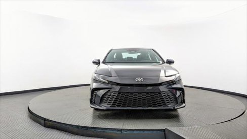 Used 2025 Toyota Camry SE image 12