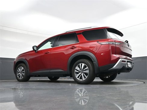 Used 2022 Nissan Pathfinder SL w/ SL Black Package image 38