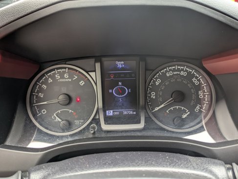 Used 2017 Toyota Tacoma TRD Sport image 19