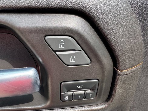 Used 2022 GMC Sierra 1500 AT4 w/ AT4 Premium Package image 12