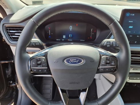 Used 2025 Ford Escape SE w/ Class II Trailer Tow Package image 11