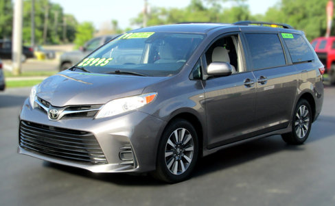 Used 2019 Toyota Sienna LE image 2