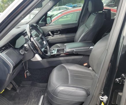 Used 2023 Land Rover Range Rover Long Wheelbase SE image 3