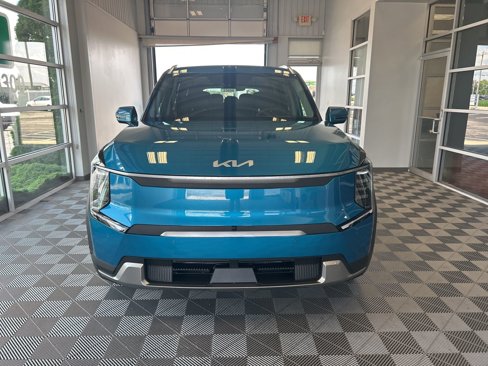 New 2026 Kia EV9 Wind image 2