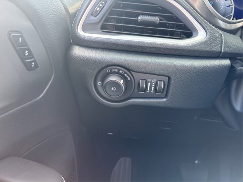 New 2026 Chrysler Pacifica Select image 15