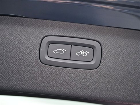Used 2025 Volvo XC90 B6 Plus w/ Protection Package Premier image 32