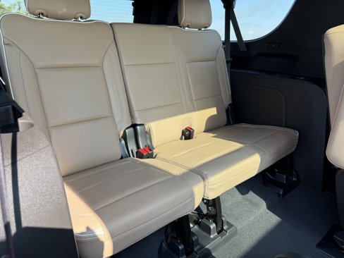 Used 2022 Chevrolet Suburban Premier image 12
