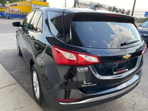 Used 2019 Chevrolet Equinox LT image 2