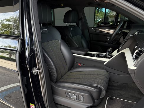 Used 2020 Bentley Bentayga Design Series image 36