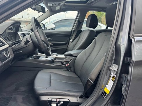 Used 2017 BMW 320i xDrive Sedan image 12