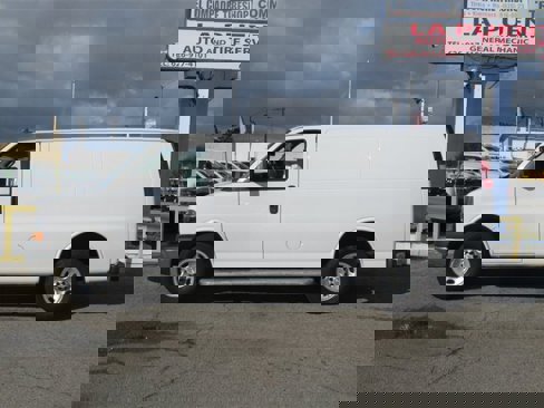Used 2022 Chevrolet Express 2500 w/ Driver Convenience Package image 2
