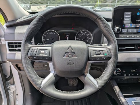 Used 2024 Mitsubishi Outlander SE image 18