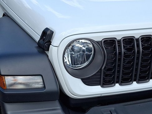 Used 2024 Jeep Wrangler Sport S image 9