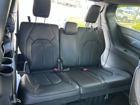 New 2025 Chrysler Pacifica Select image 32