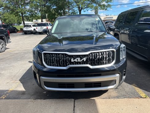 Used 2023 Kia Telluride LX image 2