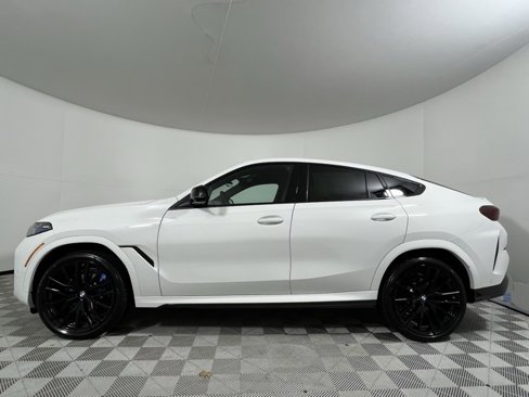 Used 2025 BMW X6 M60i w/ Parking Assistance Package image 4