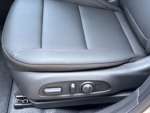 New 2026 Chevrolet Trax RS w/ Sunroof Package image 17