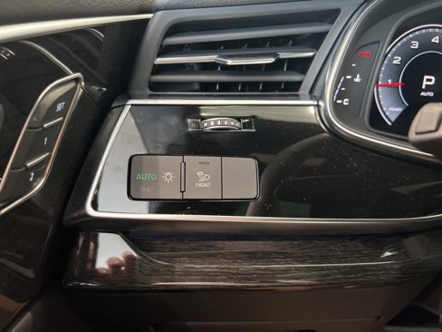 New 2025 Audi Q8 Premium image 28