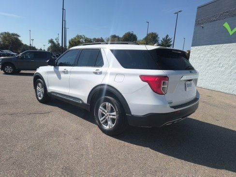 Used 2022 Ford Explorer XLT w/ Equipment Group 202A image 3