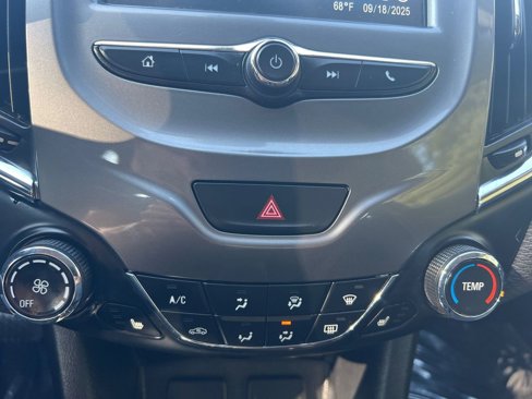 Used 2018 Chevrolet Cruze LT w/ Convenience Package image 16