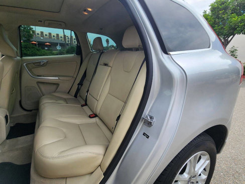 Used 2016 Volvo XC60 T5 Premier w/ Proximity Package image 27
