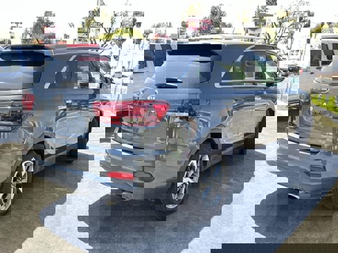 Used 2020 Kia Sorento LX image 4