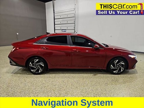 Used 2024 Hyundai Elantra Limited image 8