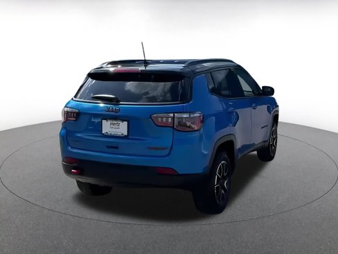 Used 2025 Jeep Compass Trailhawk image 11