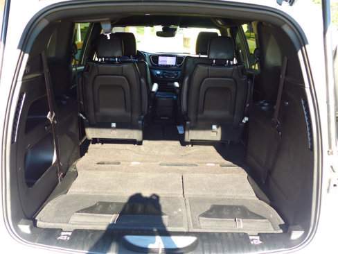 Used 2024 Chrysler Pacifica Touring-L w/ S Appearance Package image 40