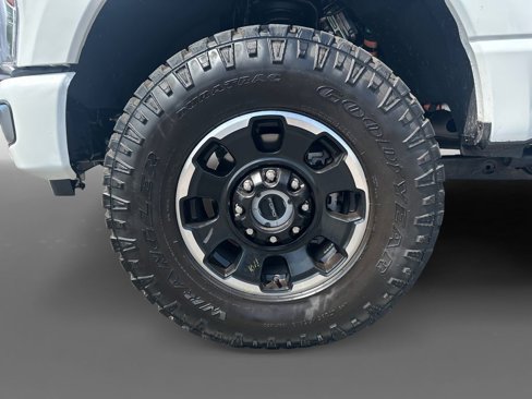 Used 2025 Ford F250 Platinum w/ Platinum Plus Package image 16