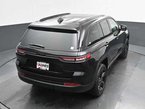 New 2025 Jeep Grand Cherokee Limited image 30