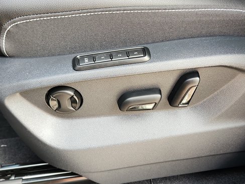 New 2025 Volkswagen Atlas SEL image 8